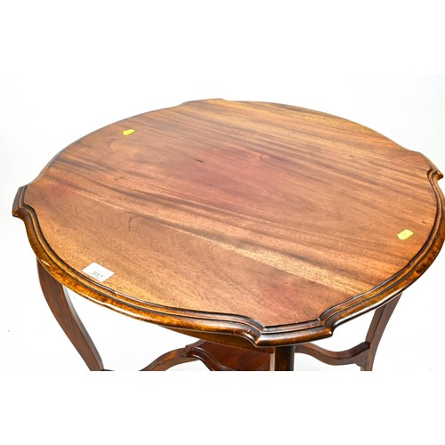 392 - Mahogany occasional table Dai. 68cm x height 72cm.