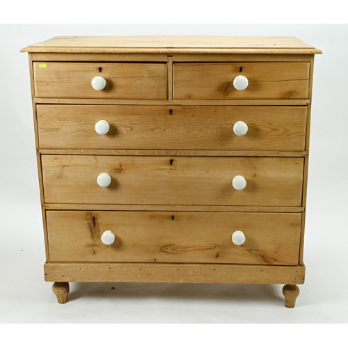 425 - Pine 2 over 3 chest of drawers. W106.5cm D48cm H105cm