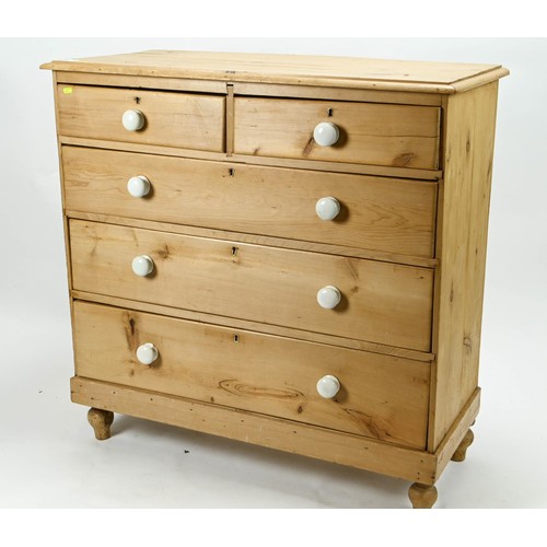 425 - Pine 2 over 3 chest of drawers. W106.5cm D48cm H105cm