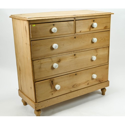 425 - Pine 2 over 3 chest of drawers. W106.5cm D48cm H105cm