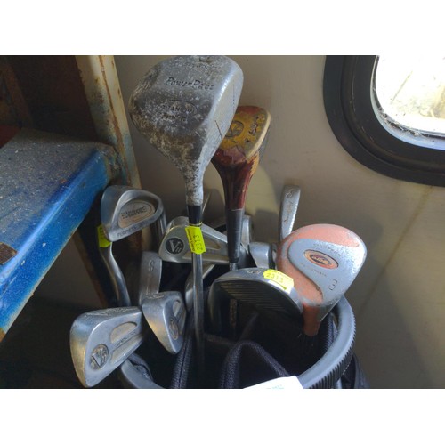 139 - Bag bag with golf clubs