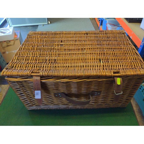 191 - Large wicker picnic basket 