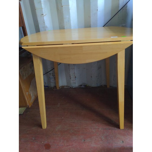 225 - Small drop leaf table with 4 leatherette chairs W92cm D65 H75cm