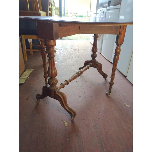 228 - Southerland style dropleaf table on casters with carved legs 92 x 16 x 70cm