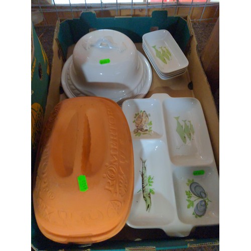 555 - Kitchen ceramics inc, vegetable store, cheese dish, terracotta dish etc..