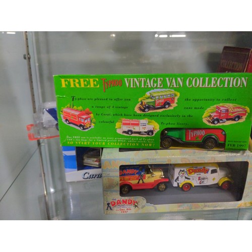 600 - Small collection of boxed toy cars, die cast inc, Corgi etc..