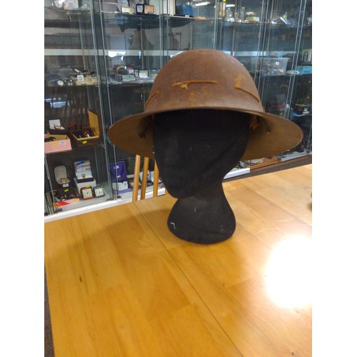 605 - British Fany helmet from WW2, 1941. With straps and lining . size 7 1/2