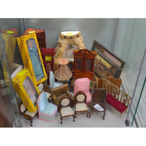 613 - Collection of dolls house furniture.