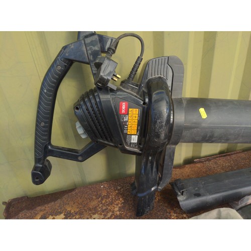 78 - Toro Garden vac/blower With plastic bag of accessories 