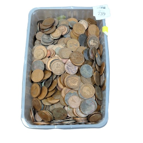 739 - Tub of pennies, gross weight including tub 8.9kg