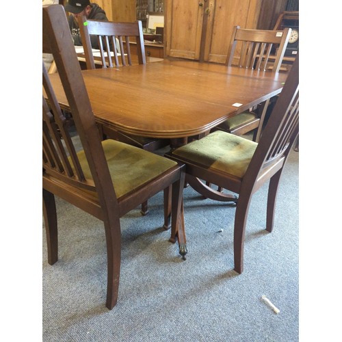 376 - Edwardian mahogany pedestal drop leaf table on castors with 4 chairs. Extended length L 123 x W 81.5... 