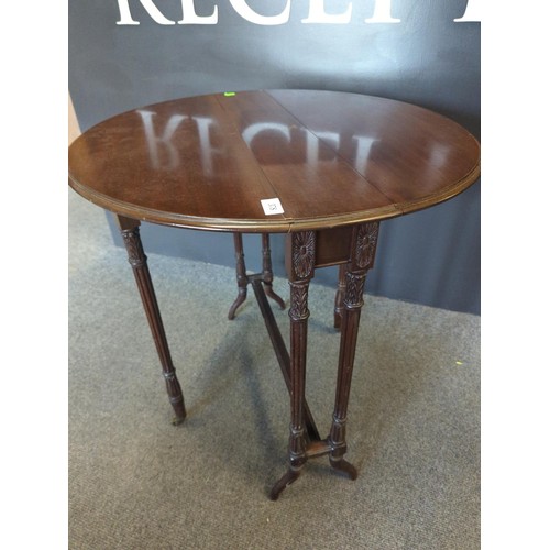 378 - Fine mahogany drop leaf gate leg occasional table with fluted legs D 69 x H 68.5