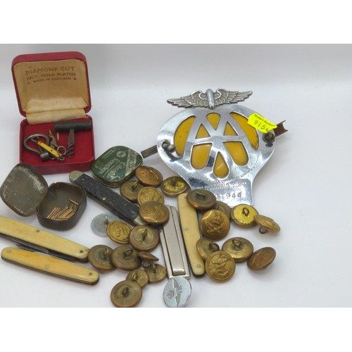 718 - Collectables inc. vintage AA badge, military buttons, pocket knives & miniature items.