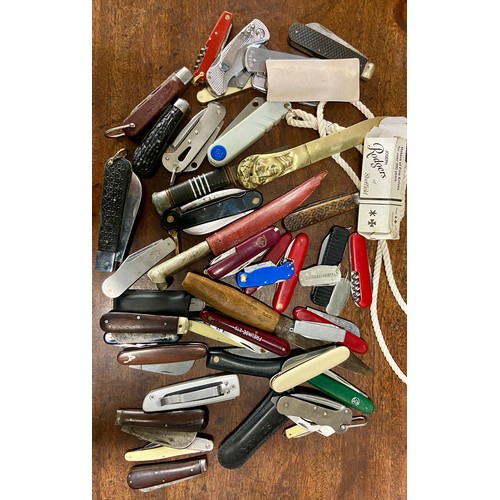 745 - Selection of folding and other knives including Swiss Army knives.