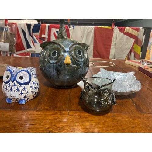 493 - Ceramic Owl  plus 3 others Dia 23 cm largest.