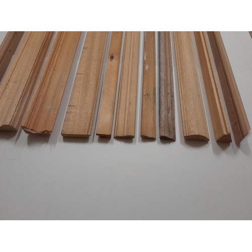 1133 - Large quantity of picture frame making lengths