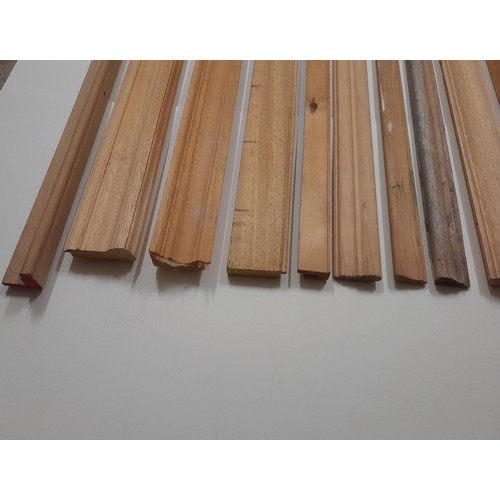 1133 - Large quantity of picture frame making lengths