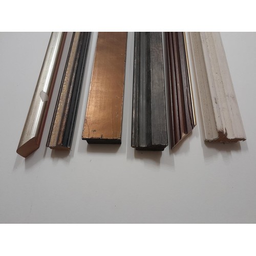 1133 - Large quantity of picture frame making lengths