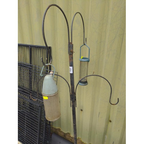 1014 - bird feeding station H154cm