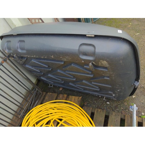 1054 - Large Halfords roof box with 2 keys and fixings  W90cm L136cm