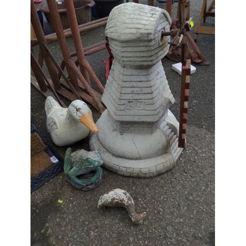 1064 - Garden ornaments Inc windmill h56CM, geese and frog