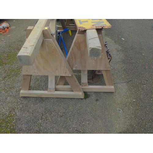 1075 - Pair of large wooden trestles L226cm x H77cm  