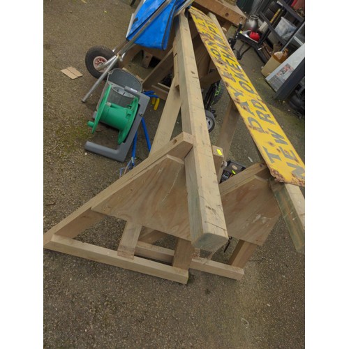 1075 - Pair of large wooden trestles L226cm x H77cm  