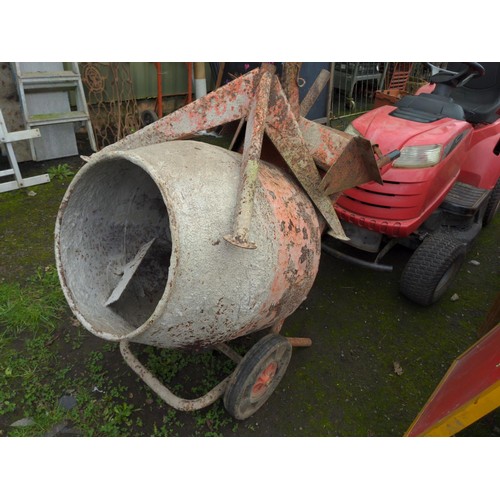 1119 - Belle petrol cement mixer