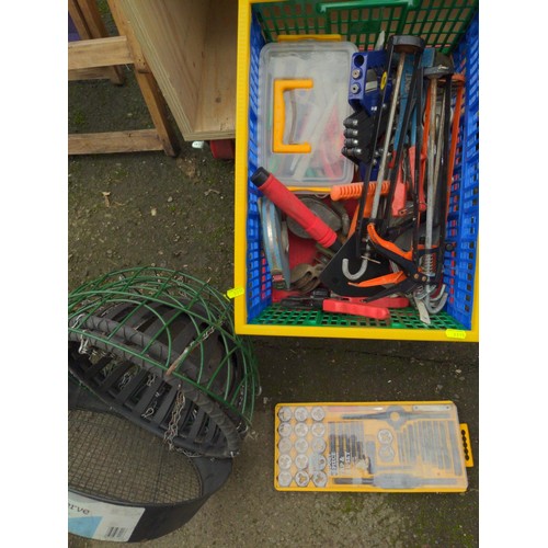 1145 - 2 x trays of garden items + tools Inc hanging baskets, wall brackets, G-clamps Etc 