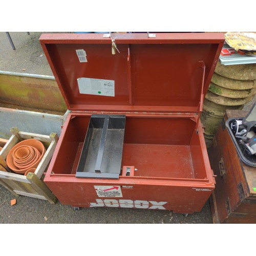 1152 - Jo box strong box/tool box 651990R4 with 2 keys on wheels 