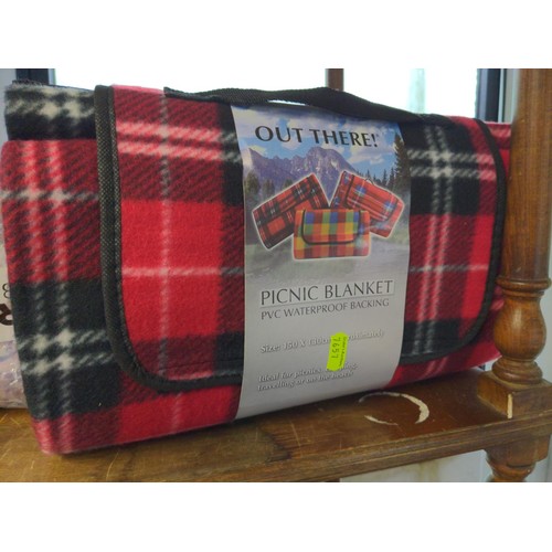 1208 - Picnic blanket + Bag of knitting needles and other items