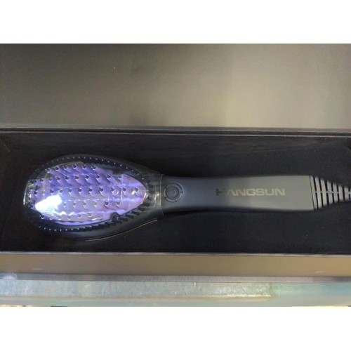 1211 - Hangson Straighter hair brush HB60