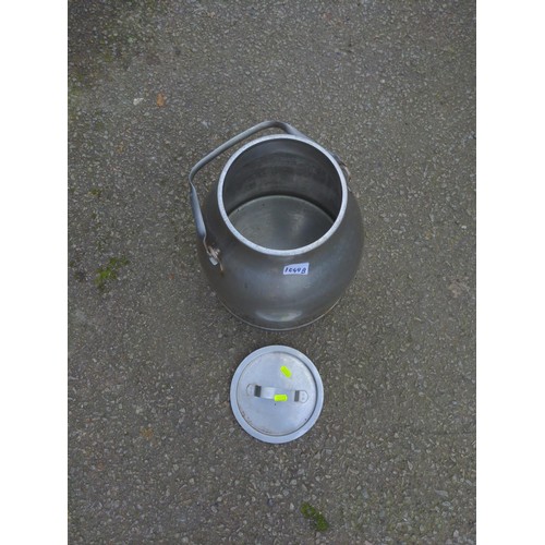 1049B - Aluminium milk churn with lid 