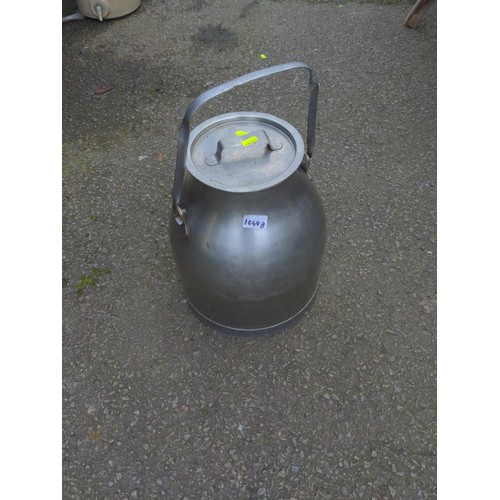 1049B - Aluminium milk churn with lid 