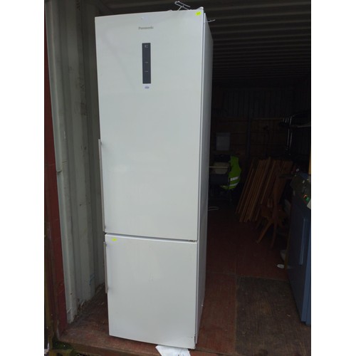 1333 - Panasonic fridge freezer NR-BN34FX1 200 X 60 X 64CM 