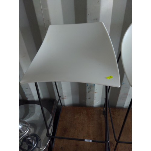 1349 - 2 X modern bar stools with white plastic seats 