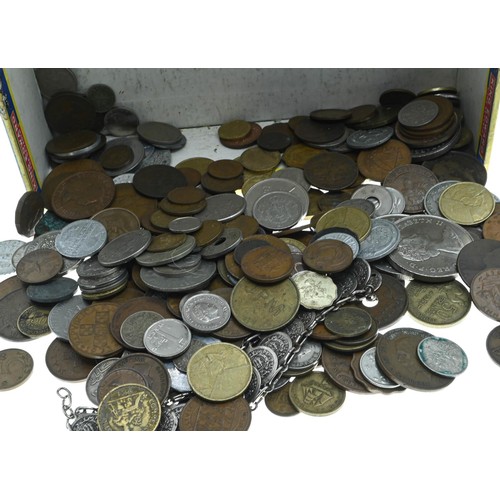 370 - Cigar box containing assorted world and UK coins, gross weight including box 1.5kg