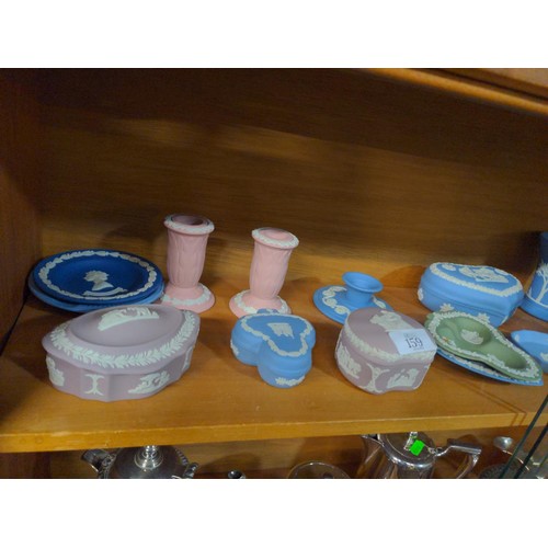 159 - 16pieces of Wedgwood Jasperware in different colours