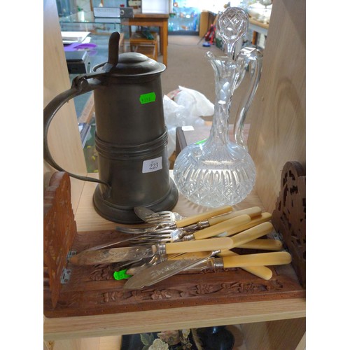 223 - Cut glass decanter, large (H28.5 cm)Stein with lid, wooden book slide and fish cutlery.