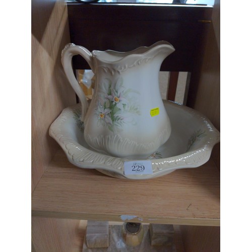 229 - Decorative vintage wash bowl and jug. Dia 30 cm H21 cm