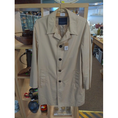 244 - Gieves & Hawkes Saville Row cream / beige raincoat, size 42R, outer shell 95% cotton with 5% pol... 