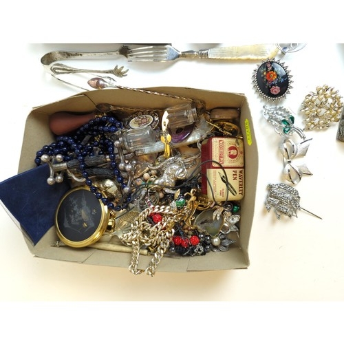 412 - Tray of costume jewellery and various collectables, including a small quantity of silver