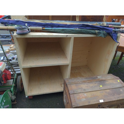 1233 - Large thick sturdy plywood work bench on wheels/casters W121cm x D121cm x H128cm