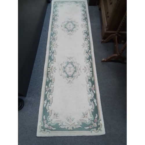 134A - Hand made in India Regal Tufted rug . 274 x 76 cm 