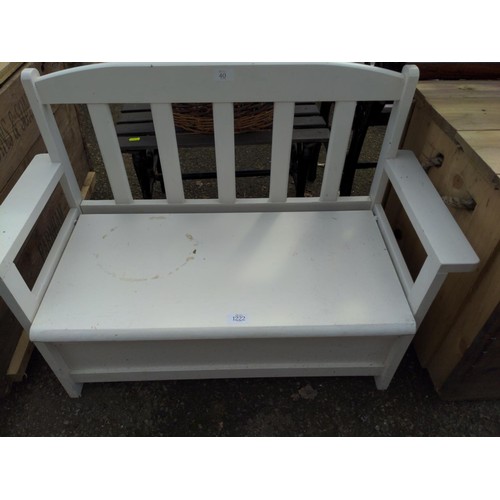 1222 - Small white painted children's bench with storage under seat W83cm x D36cm x H61cm