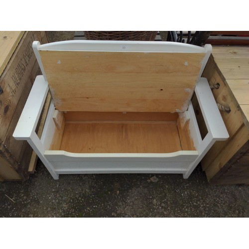 1222 - Small white painted children's bench with storage under seat W83cm x D36cm x H61cm