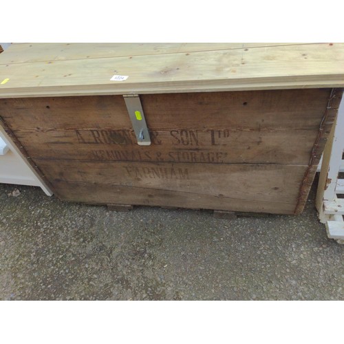 1224 - Wooden garden storage chest with rope handles, 91x 51 x ht 66 cms