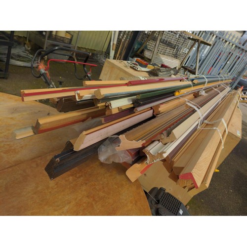 1234 - Large quantity of picture frame making lengths