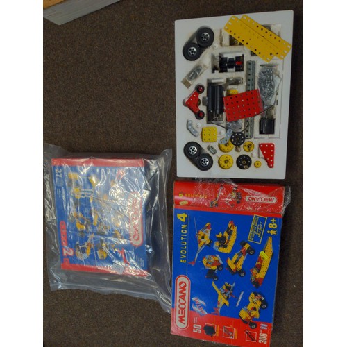 255 - 2 Meccano sets, Evolution 4 & Set No 2