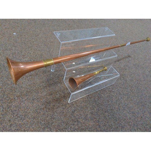 281 - Brass & copper coaching horn, 90 cms long with a small hunting horn, length 23 cms. Smaller horn... 